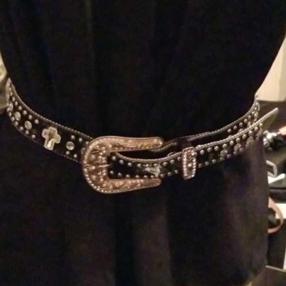 Nocona Interchangeable Buckle Cross Conchos Belt - Picture 3 of 16